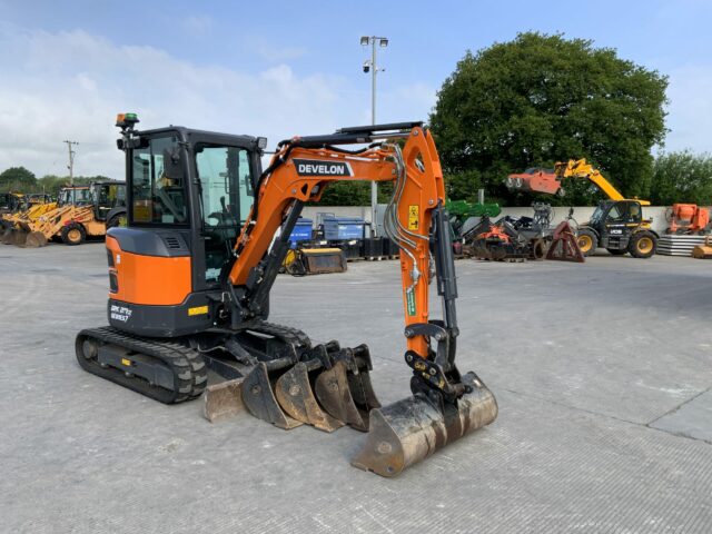 Develon DX27Z Digger (ST23333)