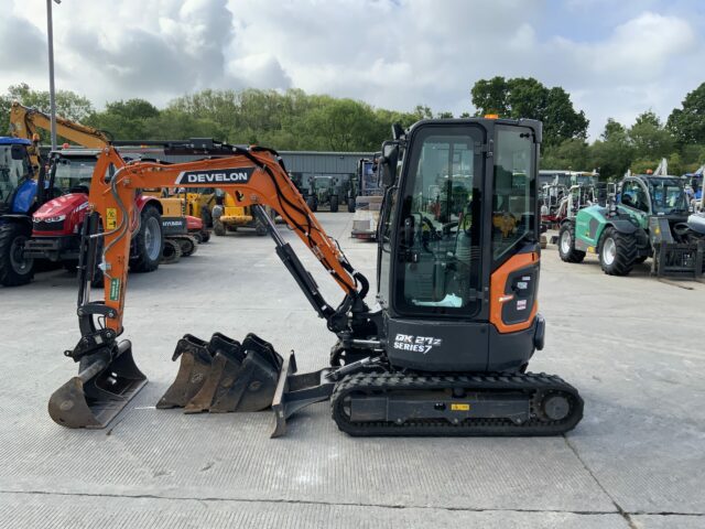 Develon DX27Z Digger (ST23333)