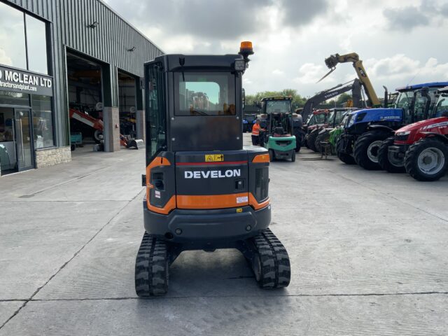 Develon DX27Z Digger (ST23333)