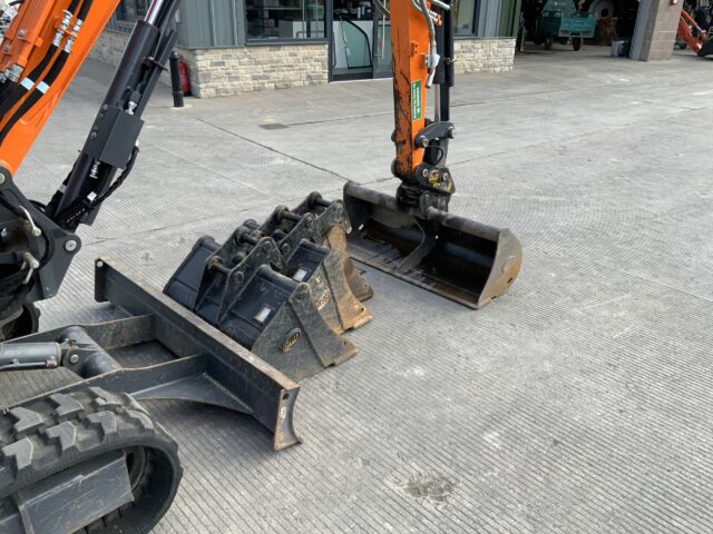 Develon DX27Z Digger (ST23333)