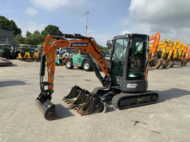 Develon DX27Z Digger (ST23331)