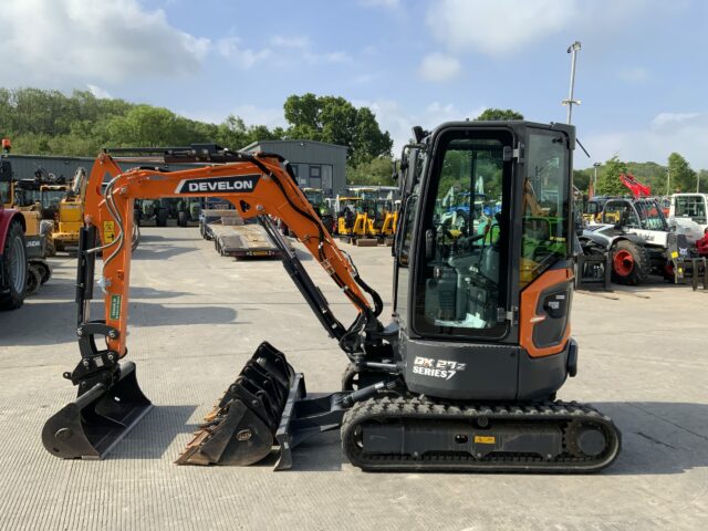 Develon DX27Z Digger (ST23331)