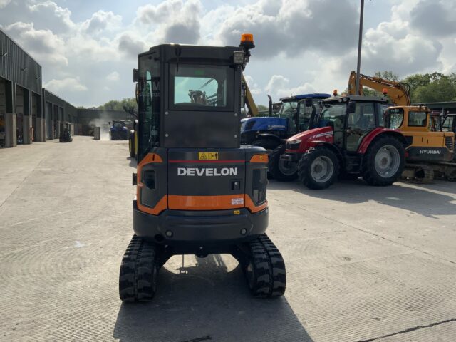 Develon DX27Z Digger (ST23331)