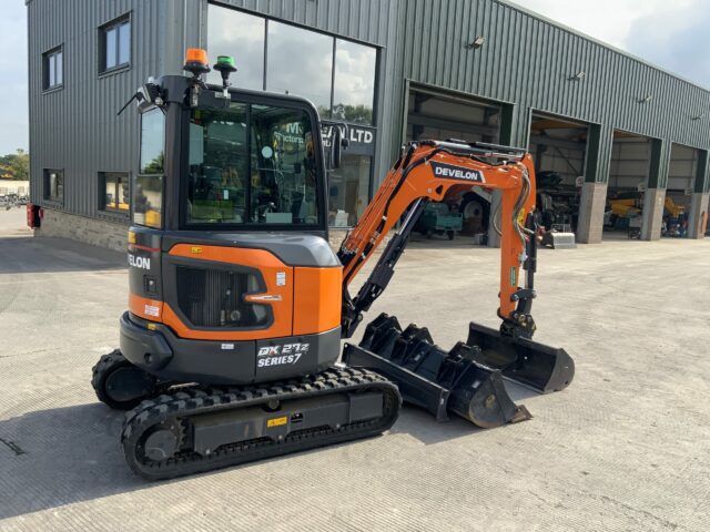 Develon DX27Z Digger (ST23331)