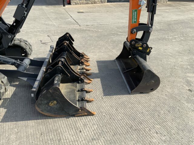 Develon DX27Z Digger (ST23331)