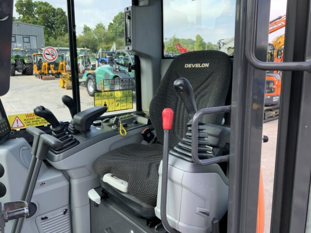 Develon DX27Z Digger (ST23333)