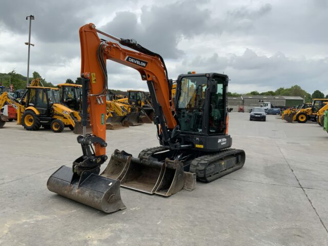 Doosan DX55R-7 Digger (ST23334)