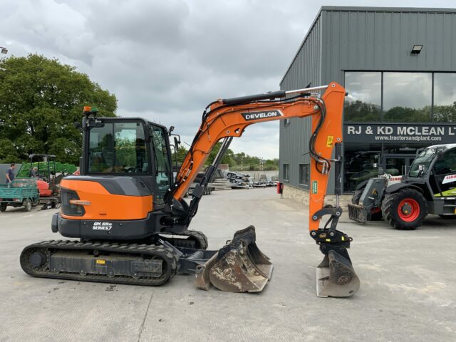 Doosan DX55R-7 Digger (ST23334)