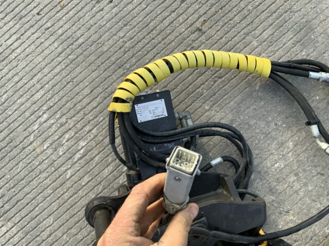 Engcon EC02-S30/150 Rotating Quick Hitch