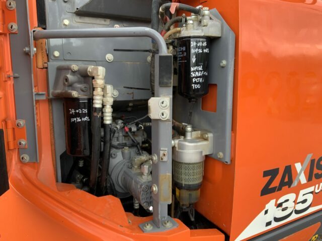 Hitachi Zaxis 135 US-6 Digger (ST23300)