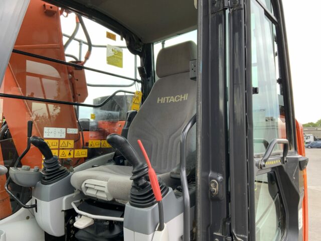 Hitachi Zaxis 135 US-6 Digger (ST23300)