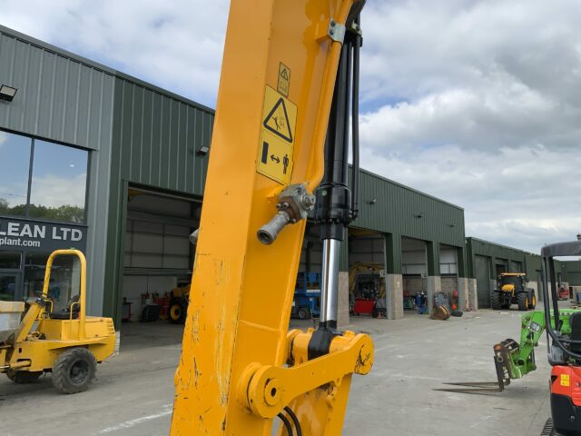 JCB 131X LC Digger (ST23102)