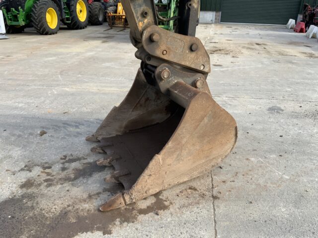 JCB JS130W Digger (ST23289)
