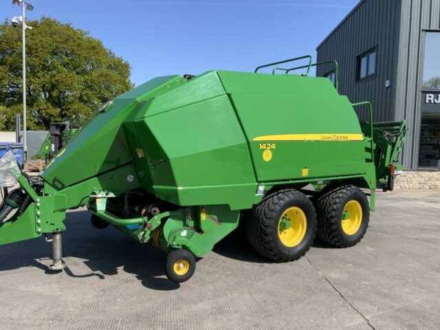 John Deere 1424H Baler (ST23218)