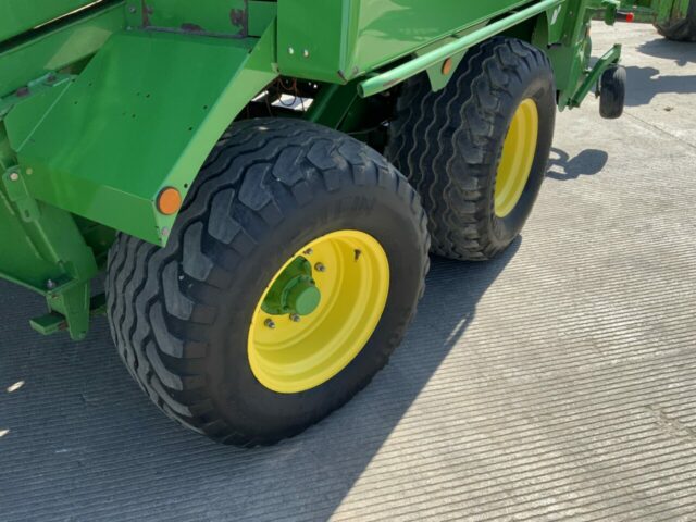 John Deere 1424H Baler (ST23218)
