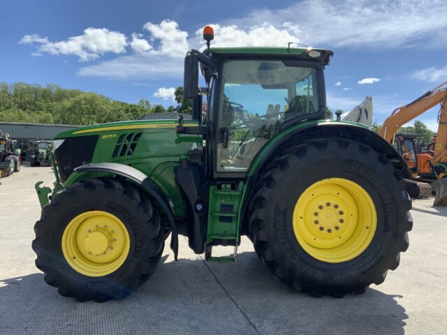 John Deere 6215R Tractor (ST23353)