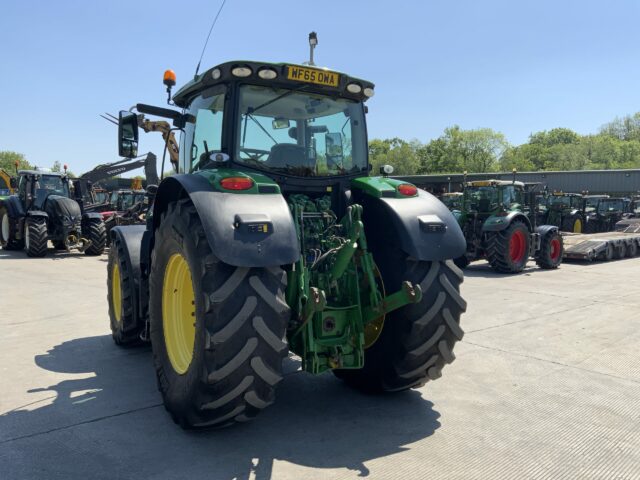 John Deere 6215R Tractor (ST23125)