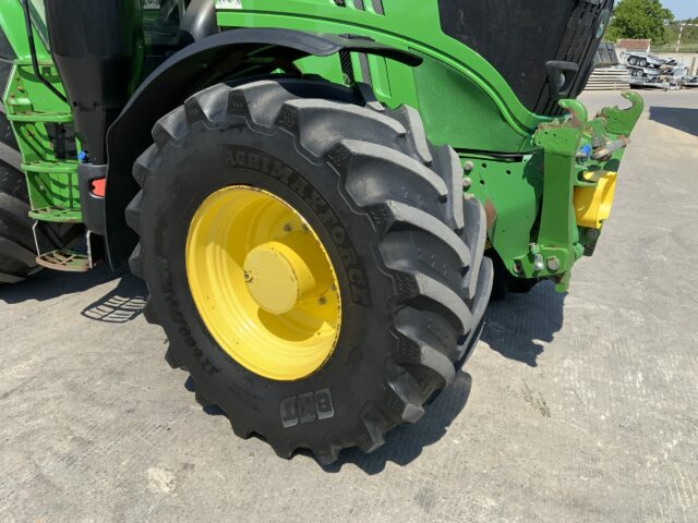 John Deere 6215R Tractor (ST23125)