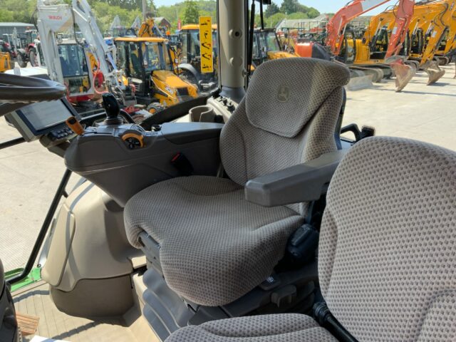 John Deere 6215R Tractor (ST23125)