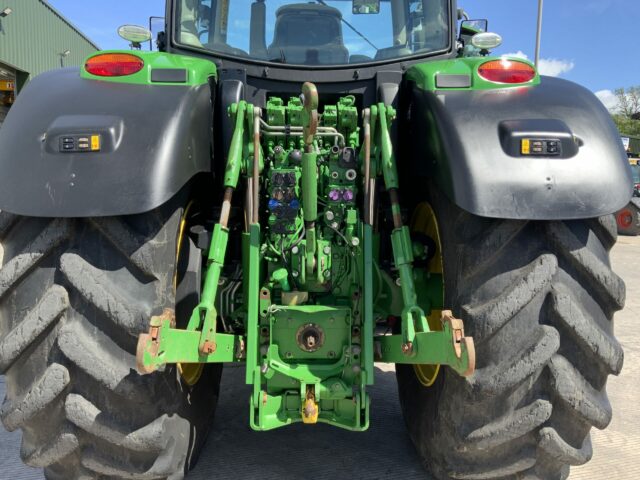 John Deere 6215R Tractor (ST23353)
