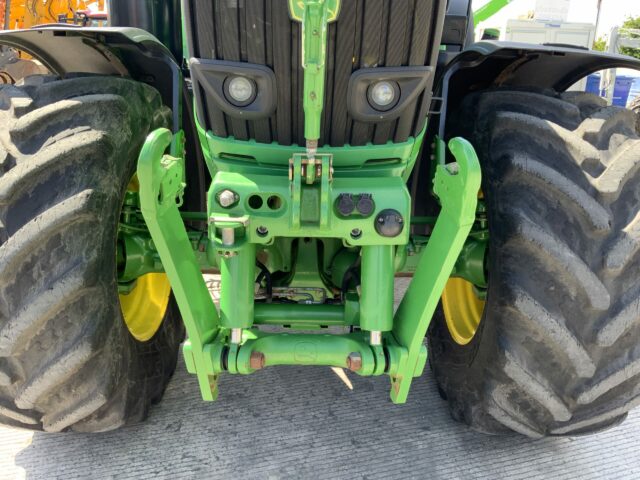 John Deere 6215R Tractor (ST23353)
