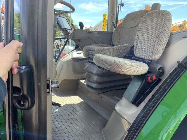 John Deere 6215R Tractor (ST23353)