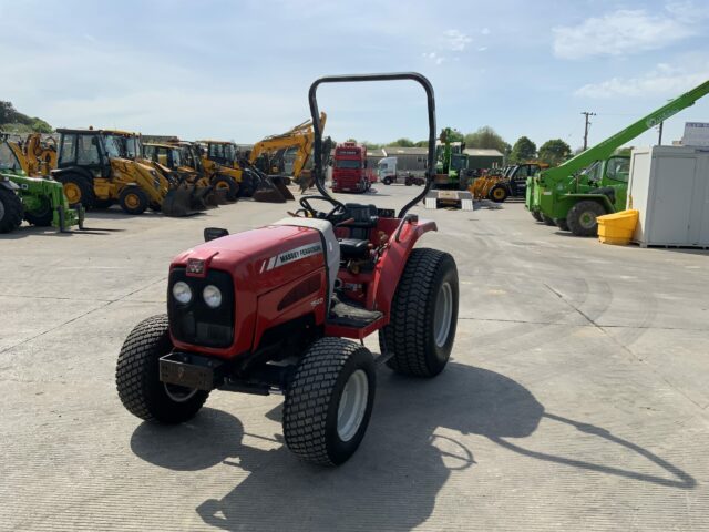 Massey Ferguson 1540 Compact Tractor (ST23249)