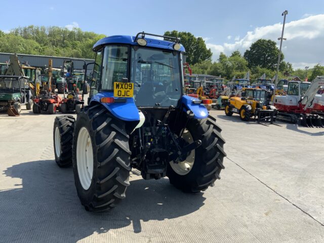 New Holland TD5030 Tractor (ST23208)