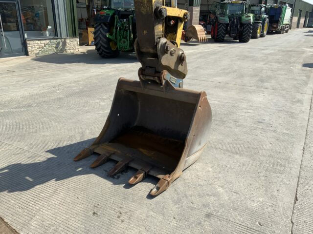 New Holland E135 SR Digger (ST22211)