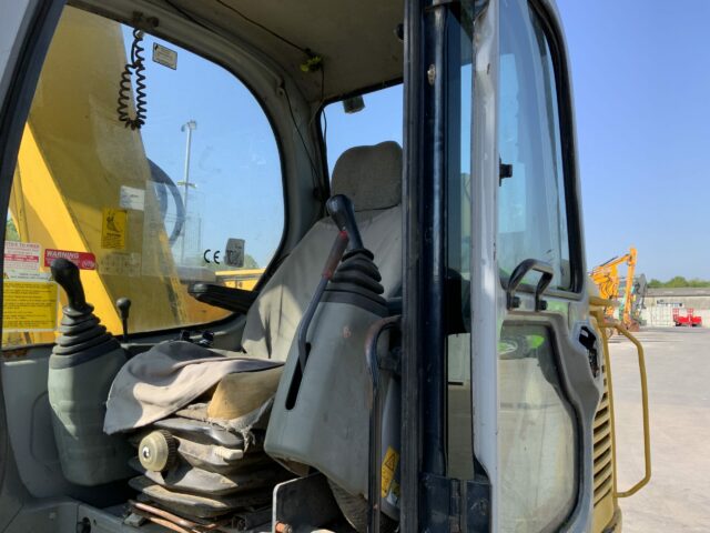 New Holland E135 SR Digger (ST22211)
