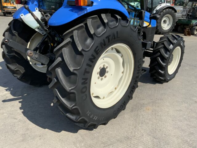 New Holland TD5030 Tractor (ST23208)