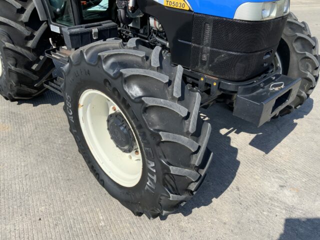 New Holland TD5030 Tractor (ST23208)