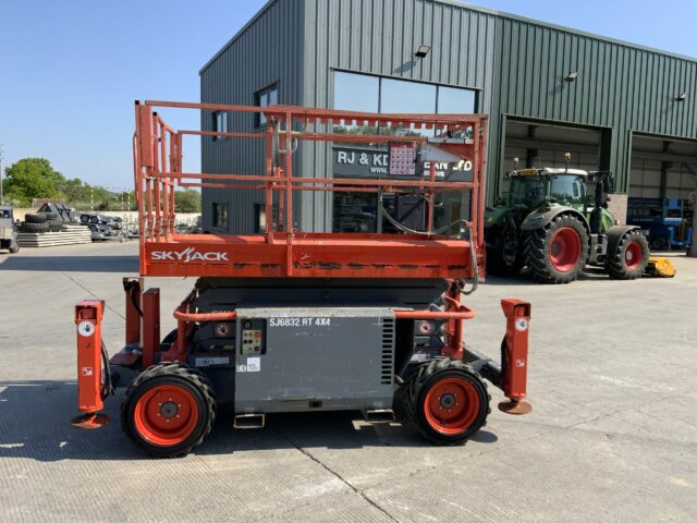 Skyjack SJ6832 Scissor Lift (ST22203)