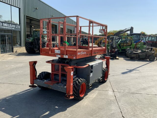 Skyjack SJ6832 Scissor Lift (ST22203)