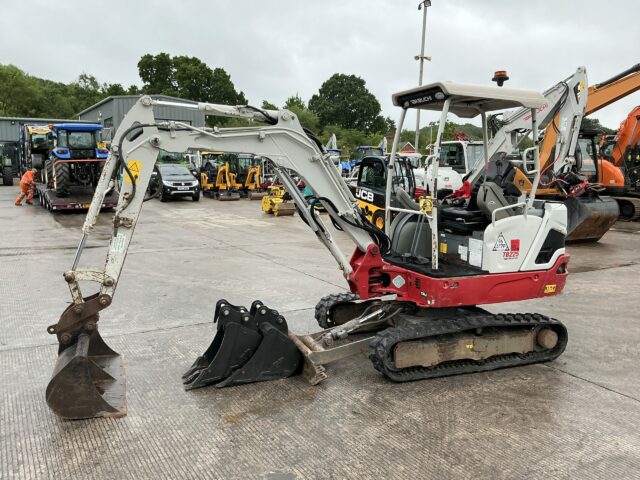 Takeuchi TB225 Canopy Digger (ST23206)