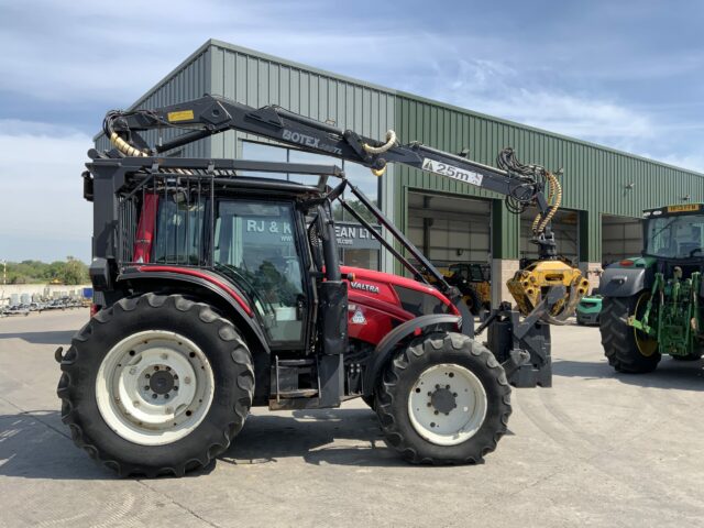 Valtra N123 Hi Tech Tractor With Roof Mounted Botex 560TL Crane (ST23285)
