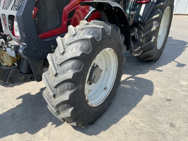 Valtra N123 Hi Tech Tractor With Roof Mounted Botex 560TL Crane (ST23285)