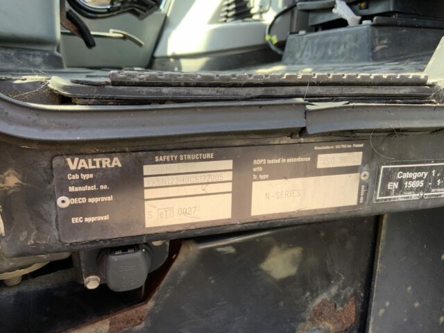 Valtra N123 Hi Tech Tractor With Roof Mounted Botex 560TL Crane (ST23285)