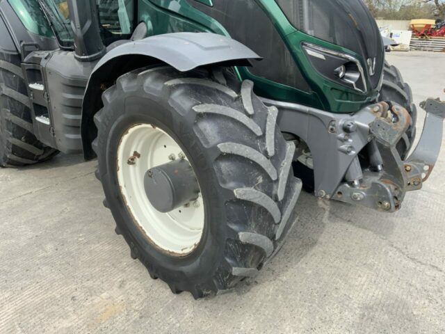 Valtra T214 Versu Unlimited Tractor (ST22268)