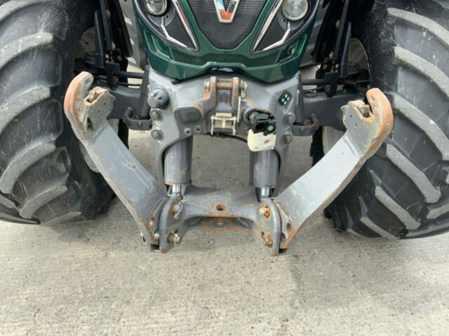 Valtra T214 Versu Unlimited Tractor (ST22268)