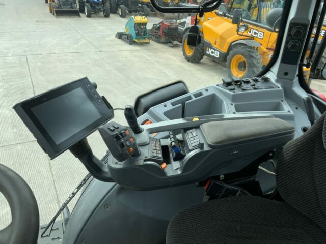 Valtra T214 Versu Unlimited Tractor (ST22268)