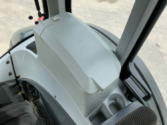 Valtra T214 Versu Unlimited Tractor (ST22268)