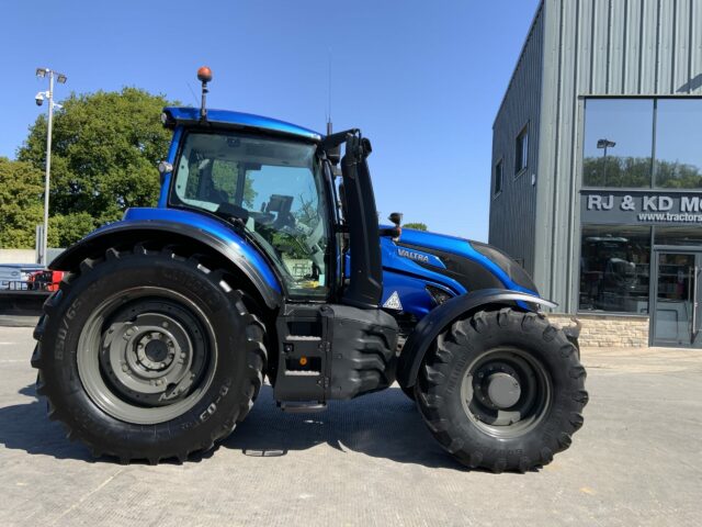 Valtra T234 Direct Twin track Reverse Drive Tractor (ST23213)