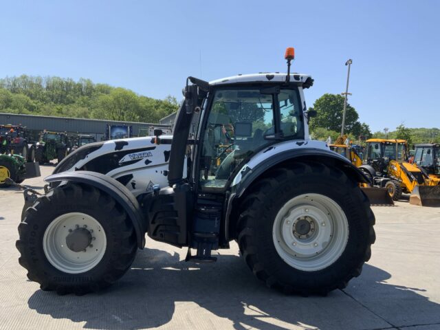 Valtra T234 Versu Twin Track Reverse Drive (ST23094)