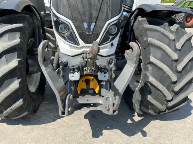 Valtra T234 Versu Twin Track Reverse Drive (ST23094)