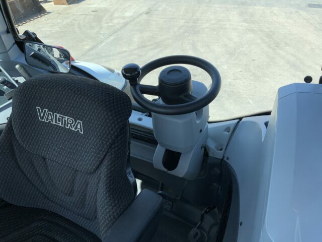 Valtra T234 Versu Twin Track Reverse Drive (ST23094)