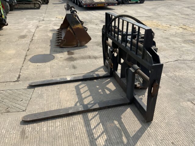 6FT Wide Hydraulic Offset Pallet Forks (ST23552)