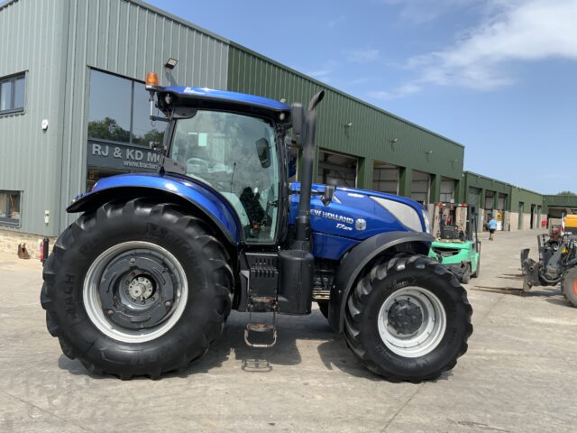 New Holland T7.270 Blue Power Tractor (ST23566)