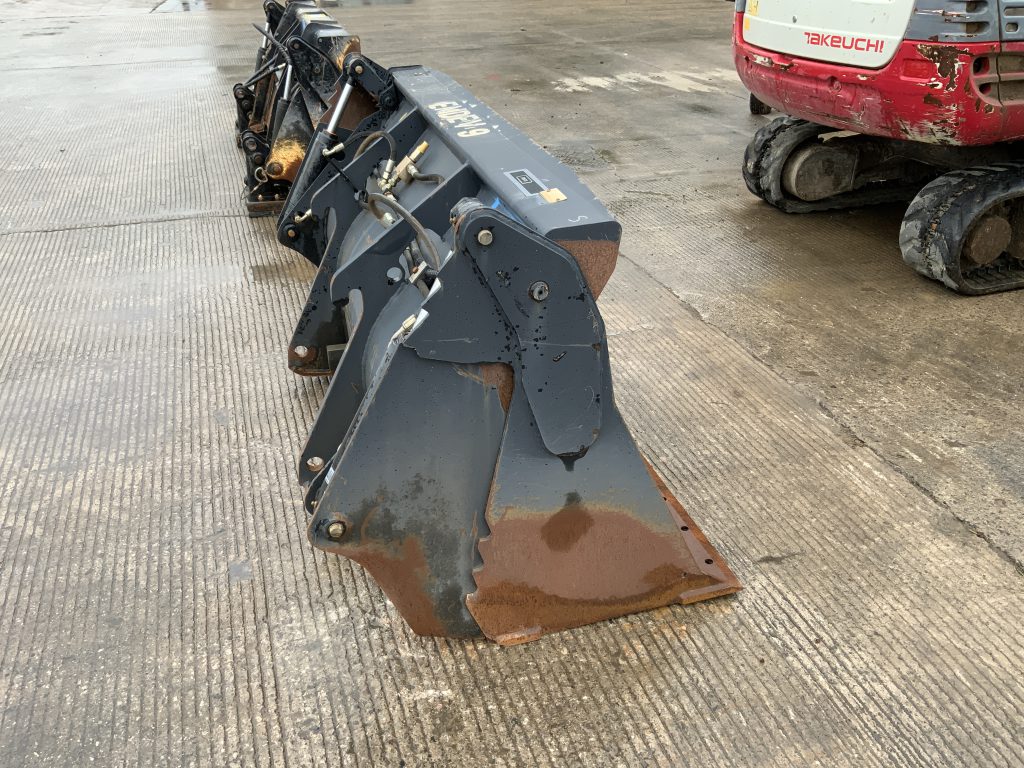 JCB 6FT 4 in 1 Bucket