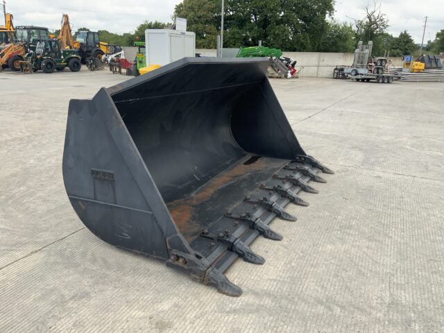 Ulrich 467 ZX Heavy Duty Loading Shovel Bucket 10